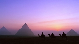 Dusk Sunset Pyramid Camels Clear Sky Desert 1600x1200 Wallpaper