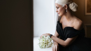 Blonde Dress Earrings Flower Mood Profile 2400x1597 Wallpaper
