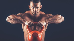 Muscle Bodybuilder Man 3200x2000 Wallpaper