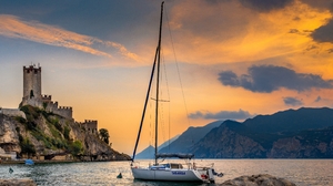 Italy Lake Garda Boat Sunset Castle Clouds Sky Water 5120x2880 Wallpaper