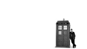 Doctor Who The Doctor TARDiS Christopher Eccleston 2560x1600 Wallpaper