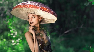 Women Model Outdoors Hat Women With Hats Funny Hats Looking Away Makeup Plants Lipstick Eyeliner Poi 2560x1440 Wallpaper