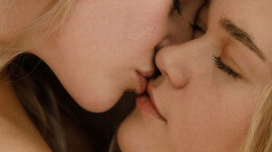 Women Model Blonde Long Hair Two Women Kissing Closed Eyes Face Lips 1000x1500 Wallpaper