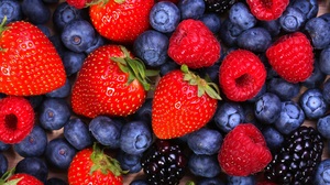 Strawberry Blackberry Raspberry 2560x1440 Wallpaper