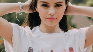 Selena Gomez Women Singer Outdoors T Shirt White Shirt Long Hair Dark Hair Latinas Sunlight 1486x2160 Wallpaper