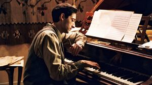 Adrien Brody The Pianist Piano Grand Piano Sheet Music Movie Scenes 2552x1442 Wallpaper