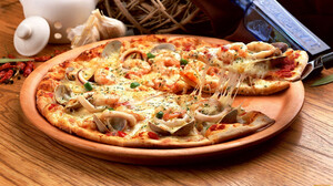 Food Pizza Cheese Closeup Seafood Still Life Garlic Wooden Surface 2560x1440 wallpaper