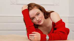 Model Red Lipstick Blue Eyes Red Sweater Hands In Hair Studio Women Sadie Sink 2880x1800 Wallpaper