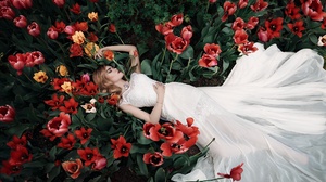 Lying Down Woman Model Girl Mood Wedding Dress White Dress Blonde Flower Red Flower Tulip 1920x1202 Wallpaper