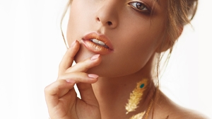 Stepan Kvardakov Women Brunette Body Paint Gold Dress Head Tilt Makeup White Background 1280x1920 Wallpaper