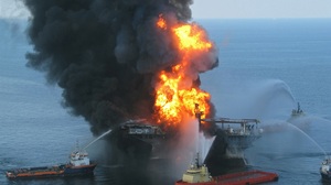 Explosion Oil Rig Boat Tugboat Fire Smoke Water 3219x2412 wallpaper