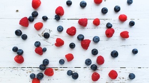 Raspberry Blueberry 2048x1365 Wallpaper