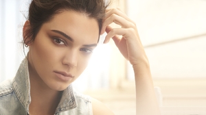 Kendall Jenner Women Model Face Brunette Sunlight 1649x900 Wallpaper