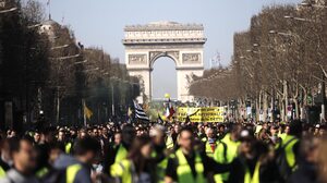Crowd Protestors Group Of People Flag Arc De Triomphe Paris France Champs Elysees 5000x3334 Wallpaper