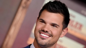 Celebrity Taylor Lautner 2560x1703 wallpaper