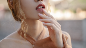Chou Hsuan Yung Women Asian Blonde Open Mouth Portrait Finger On Lips 2785x3500 Wallpaper
