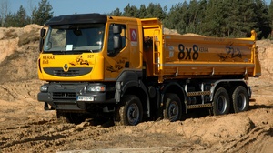 Renault Truck Vehicle Orange Trucks Vehicle Numbers 3008x2000 Wallpaper